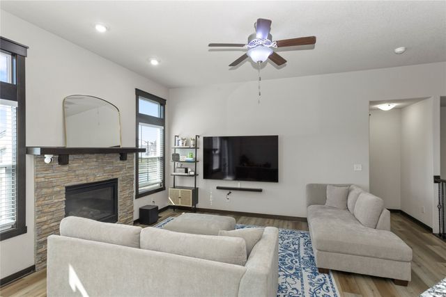 983 S 90th Street, West Des Moines, IA 50266