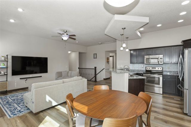 983 S 90th Street, West Des Moines, IA 50266