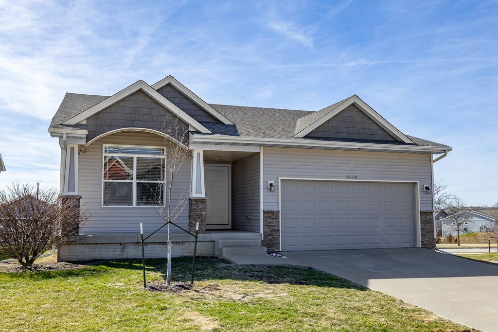 983 S 90th Street, West Des Moines, IA 50266