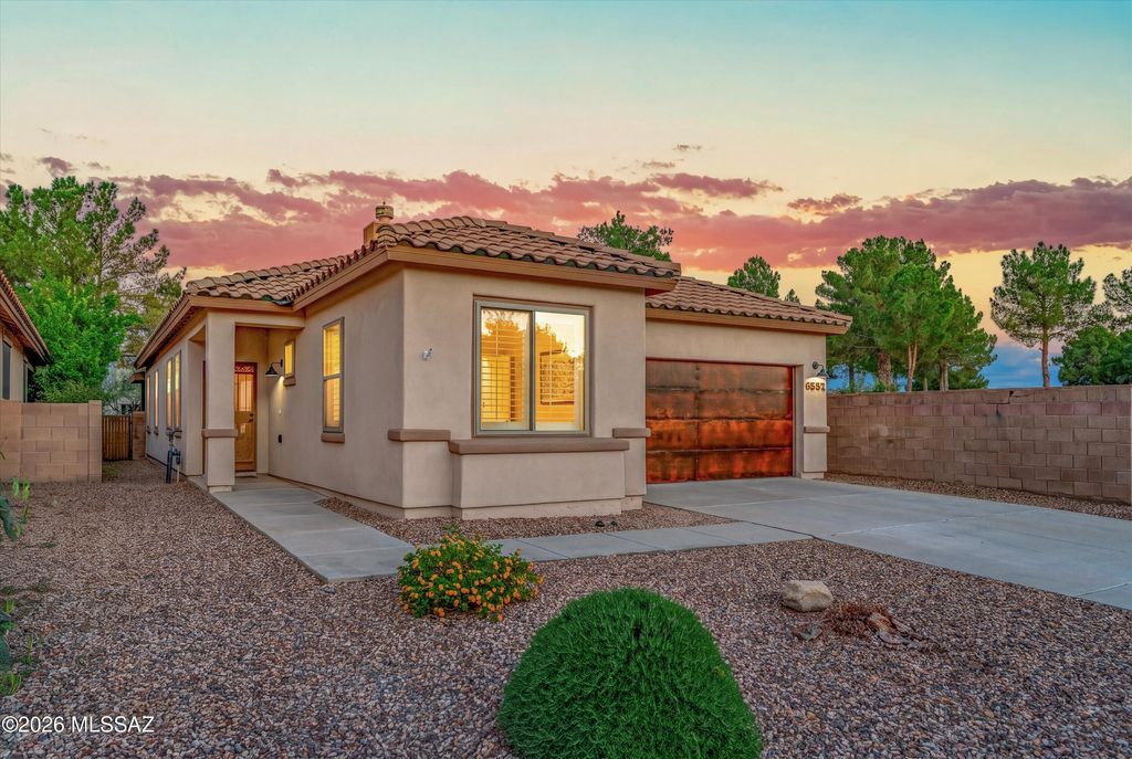 8552 N Western Juniper Terrace, Tucson, AZ 85743