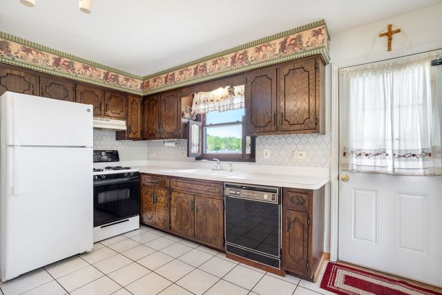 5712 W 102nd Street, Oak Lawn, IL 60453