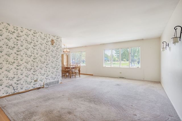5712 W 102nd Street, Oak Lawn, IL 60453