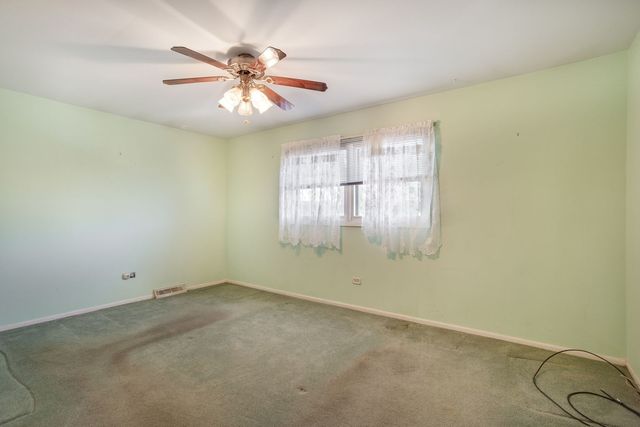 5712 W 102nd Street, Oak Lawn, IL 60453