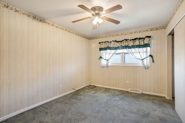 5712 W 102nd Street, Oak Lawn, IL 60453