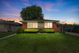 5712 W 102nd Street, Oak Lawn, IL 60453