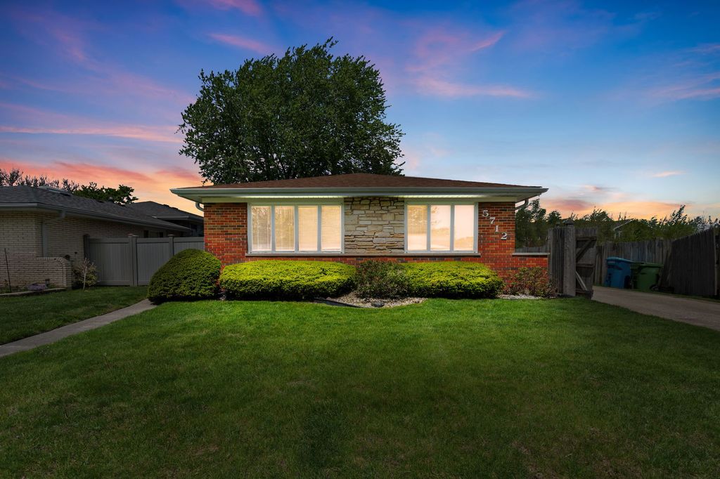 5712 W 102nd Street, Oak Lawn, IL 60453