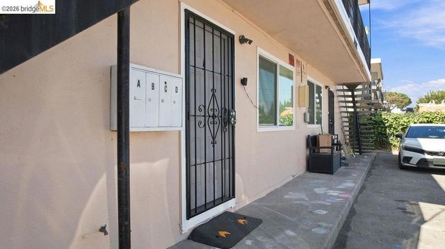 10582 Topanga Dr, Oakland, CA 94603