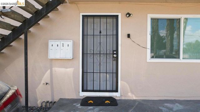 10582 Topanga Dr, Oakland, CA 94603