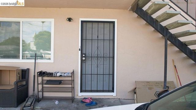 10582 Topanga Dr, Oakland, CA 94603