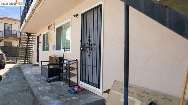 10582 Topanga Dr, Oakland, CA 94603