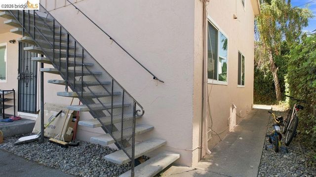 10582 Topanga Dr, Oakland, CA 94603