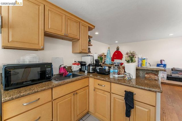 10582 Topanga Dr, Oakland, CA 94603