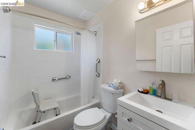 10582 Topanga Dr, Oakland, CA 94603