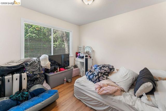 10582 Topanga Dr, Oakland, CA 94603
