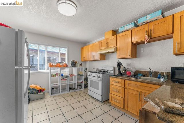 10582 Topanga Dr, Oakland, CA 94603