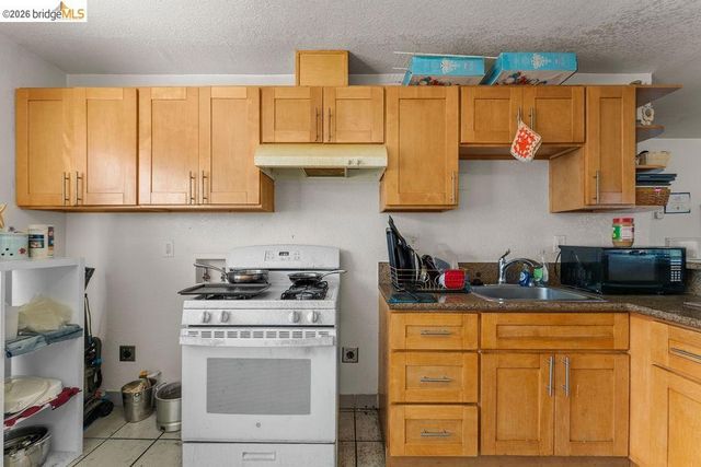 10582 Topanga Dr, Oakland, CA 94603
