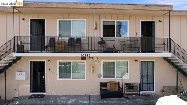 10582 Topanga Dr, Oakland, CA 94603