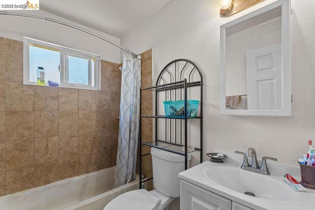 10582 Topanga Dr, Oakland, CA 94603