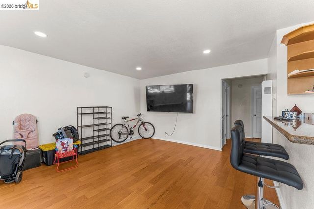 10582 Topanga Dr, Oakland, CA 94603
