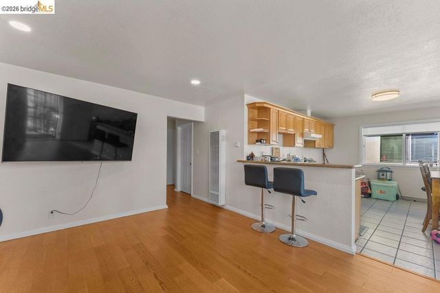 10582 Topanga Dr, Oakland, CA 94603