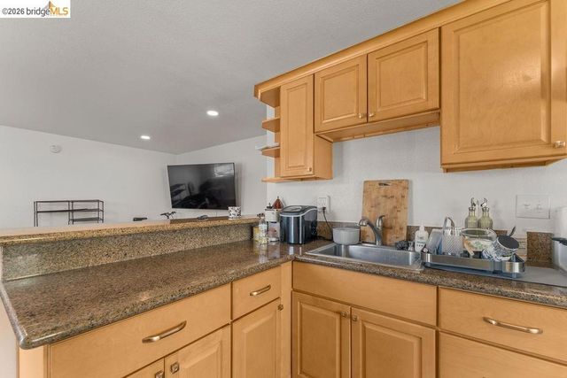 10582 Topanga Dr, Oakland, CA 94603