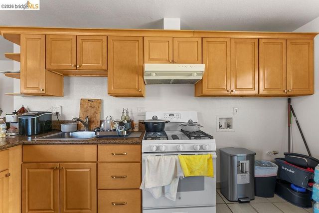 10582 Topanga Dr, Oakland, CA 94603