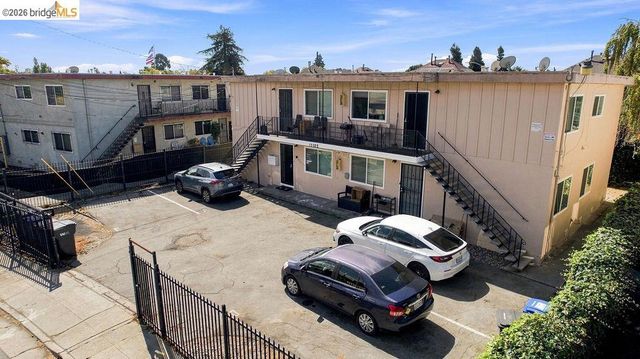10582 Topanga Dr, Oakland, CA 94603