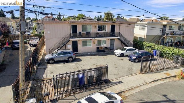 10582 Topanga Dr, Oakland, CA 94603