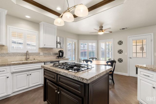 15801 Susan Eileen Avenue, Bakersfield, CA 93314