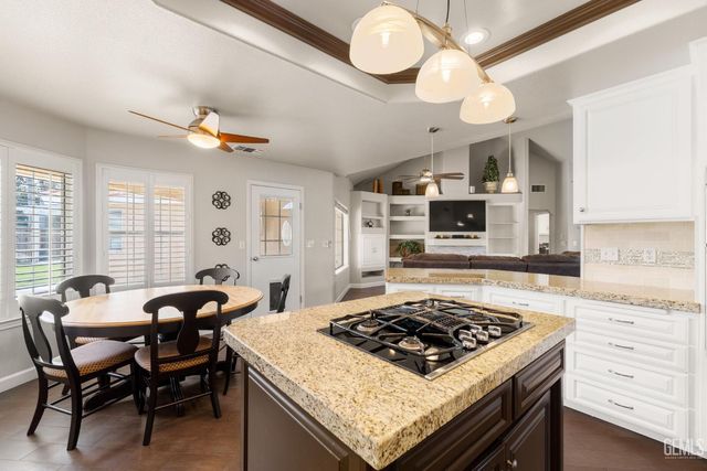 15801 Susan Eileen Avenue, Bakersfield, CA 93314