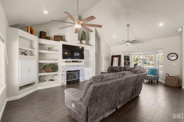 15801 Susan Eileen Avenue, Bakersfield, CA 93314