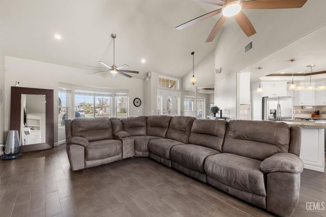 15801 Susan Eileen Avenue, Bakersfield, CA 93314