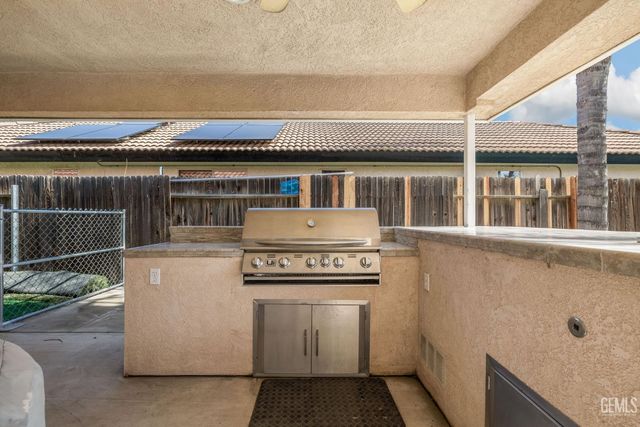 15801 Susan Eileen Avenue, Bakersfield, CA 93314