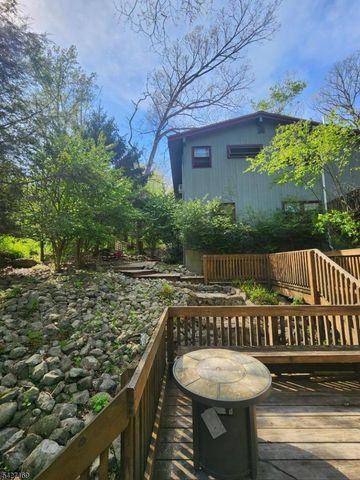 41 Crescent Dr, Byram Twp., NJ 07821