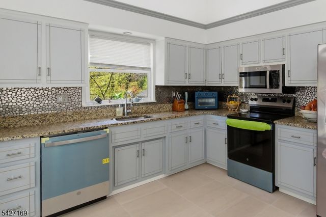 41 Crescent Dr, Byram Twp., NJ 07821