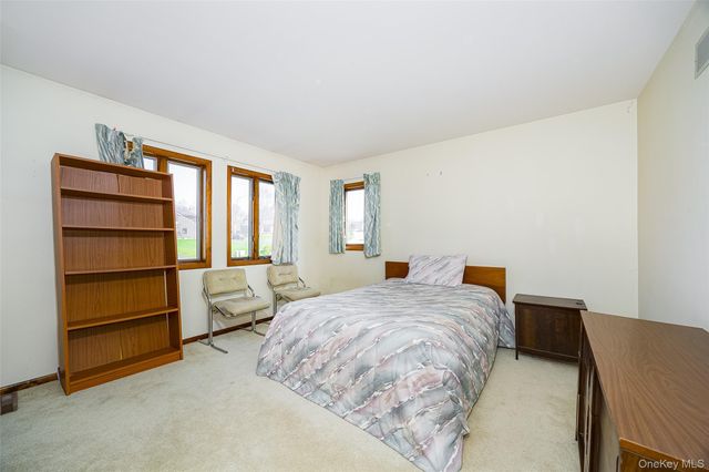 32 Sherwood Heights, Wappingers Falls, NY 12590