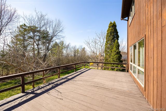 32 Sherwood Heights, Wappingers Falls, NY 12590