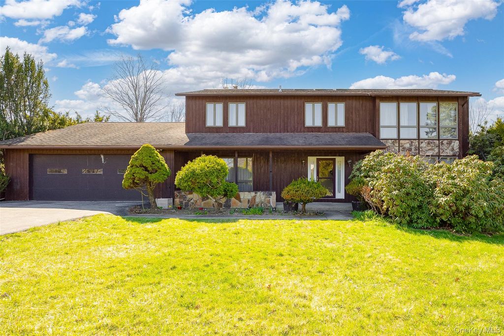32 Sherwood Heights, Wappingers Falls, NY 12590