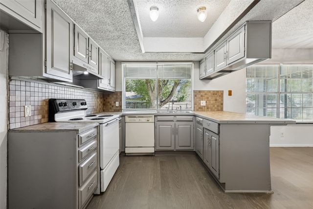 517 Sussex Drive, Arlington, TX 76014