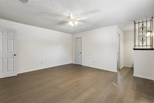 517 Sussex Drive, Arlington, TX 76014