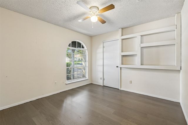 517 Sussex Drive, Arlington, TX 76014