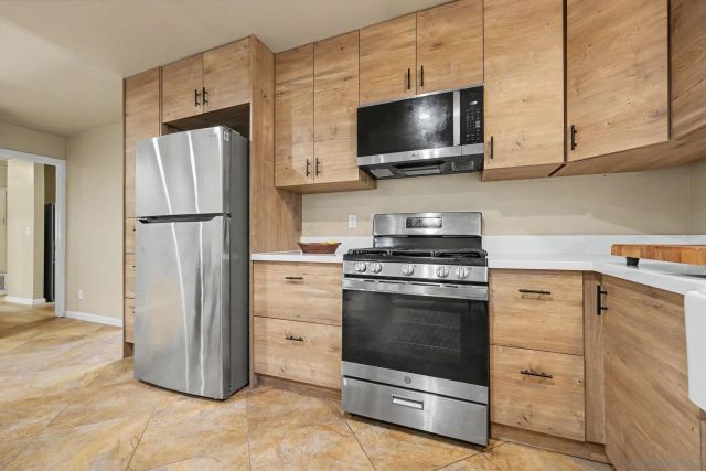 10964 Deering St, San Diego, CA 92126