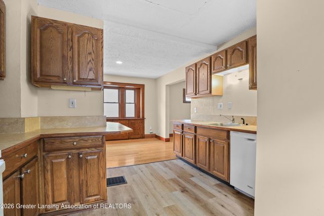 504 N Magnolia Avenue, Lansing, MI 48912