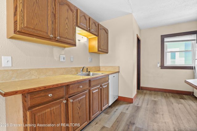 504 N Magnolia Avenue, Lansing, MI 48912
