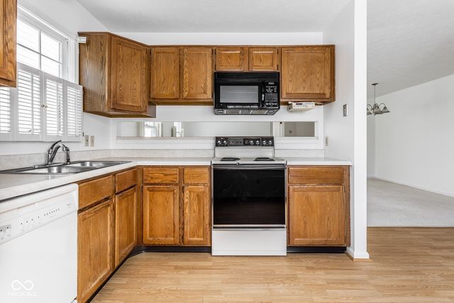 27 Dapple Court, Zionsville, IN 46077