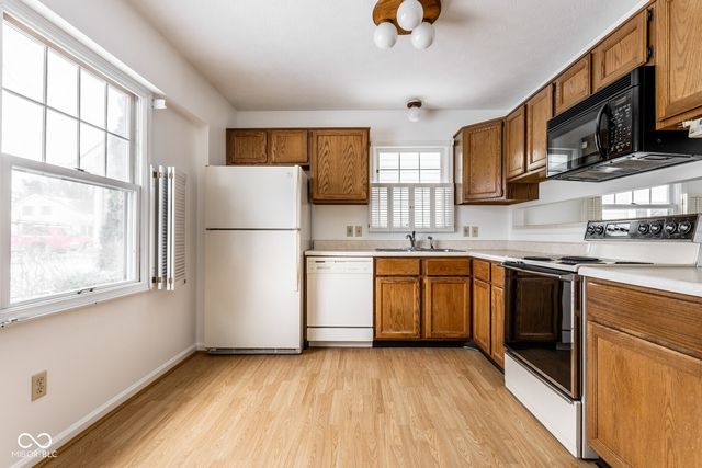 27 Dapple Court, Zionsville, IN 46077