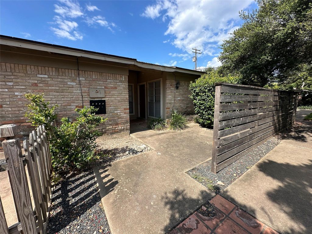 3418 Willowrun DR 2, Austin, TX 78704