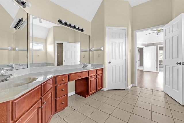 7563 CORDOVA CLUB DR E, Cordova, TN 38018