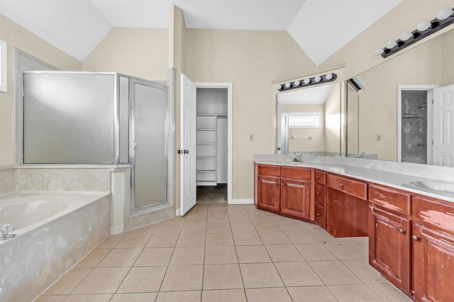 7563 CORDOVA CLUB DR E, Cordova, TN 38018