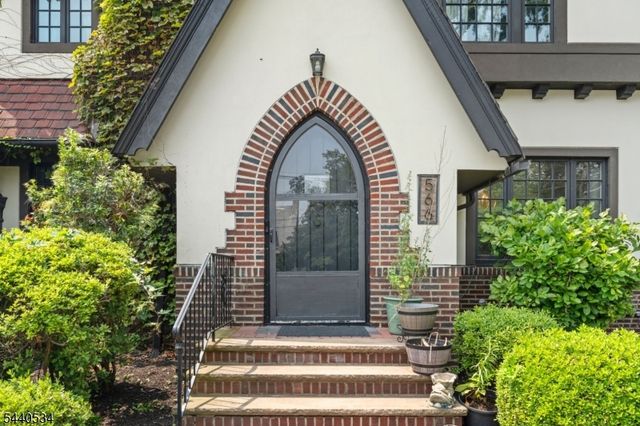 562 Irvington Ave, Elizabeth City, NJ 07208